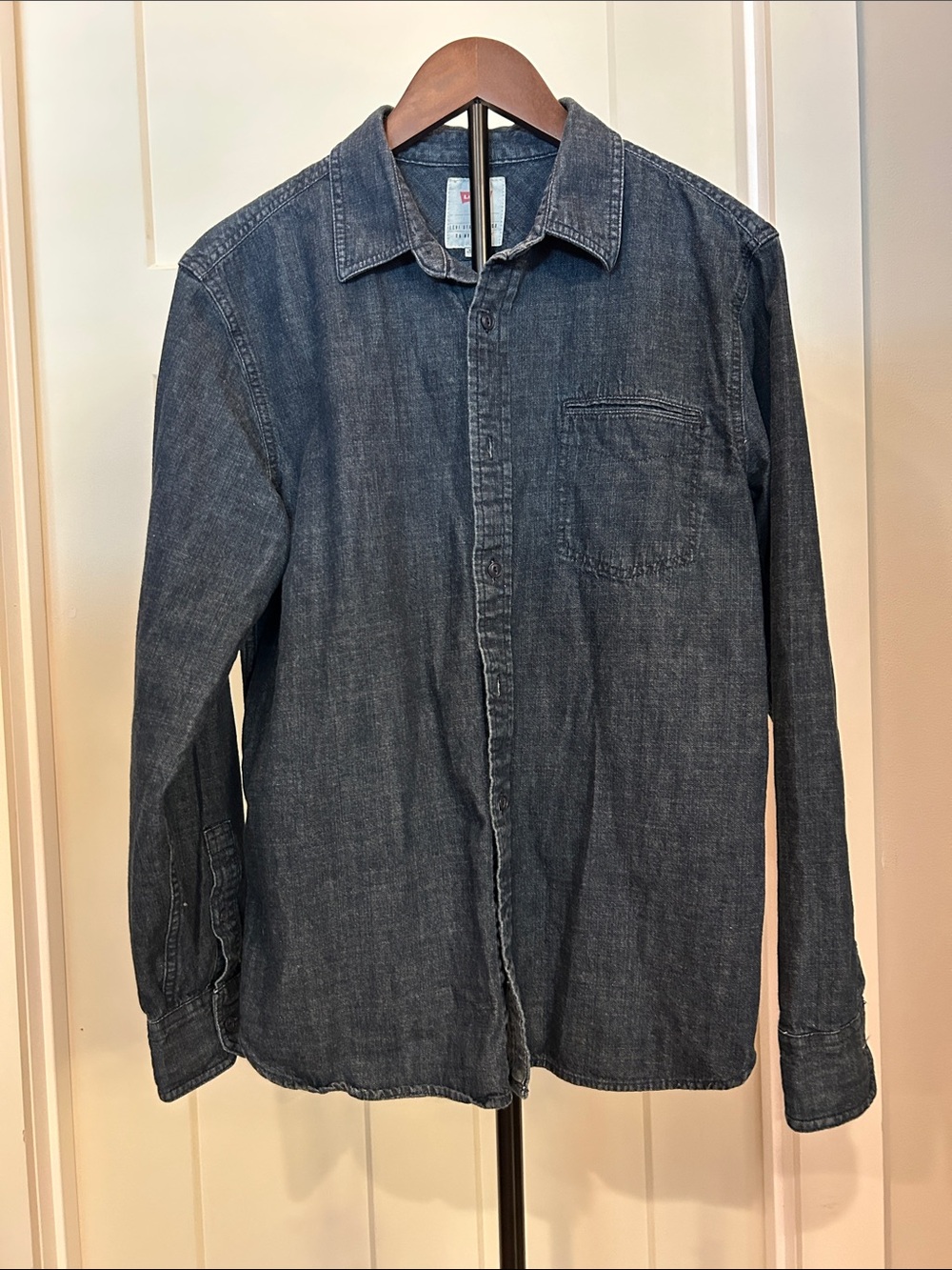 Levi’s Men’s Indigo Denim Button‑Up Shirt Red Tab Size M
